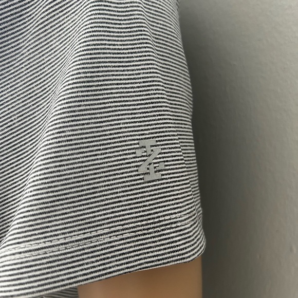 IZOD Fitness Women's Size Medium Grey Striped T-Shirt - Picture 2 of 4